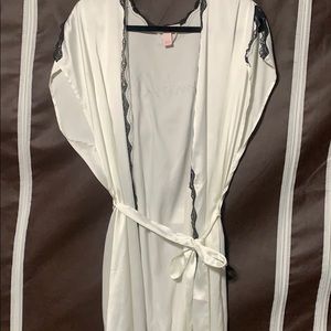 Victoria Secret Robe in White size L